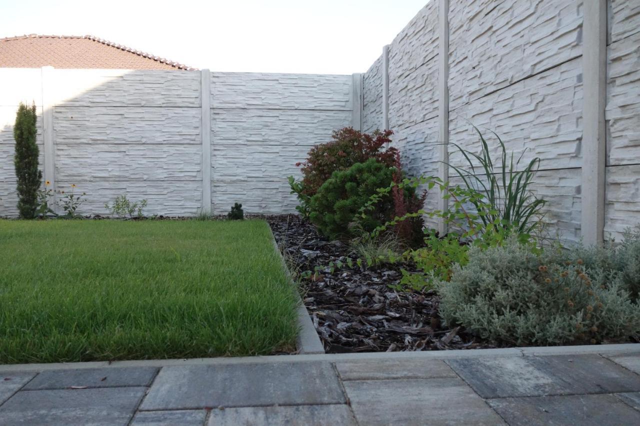 Apartmany Rubin Nesvady Exterior foto