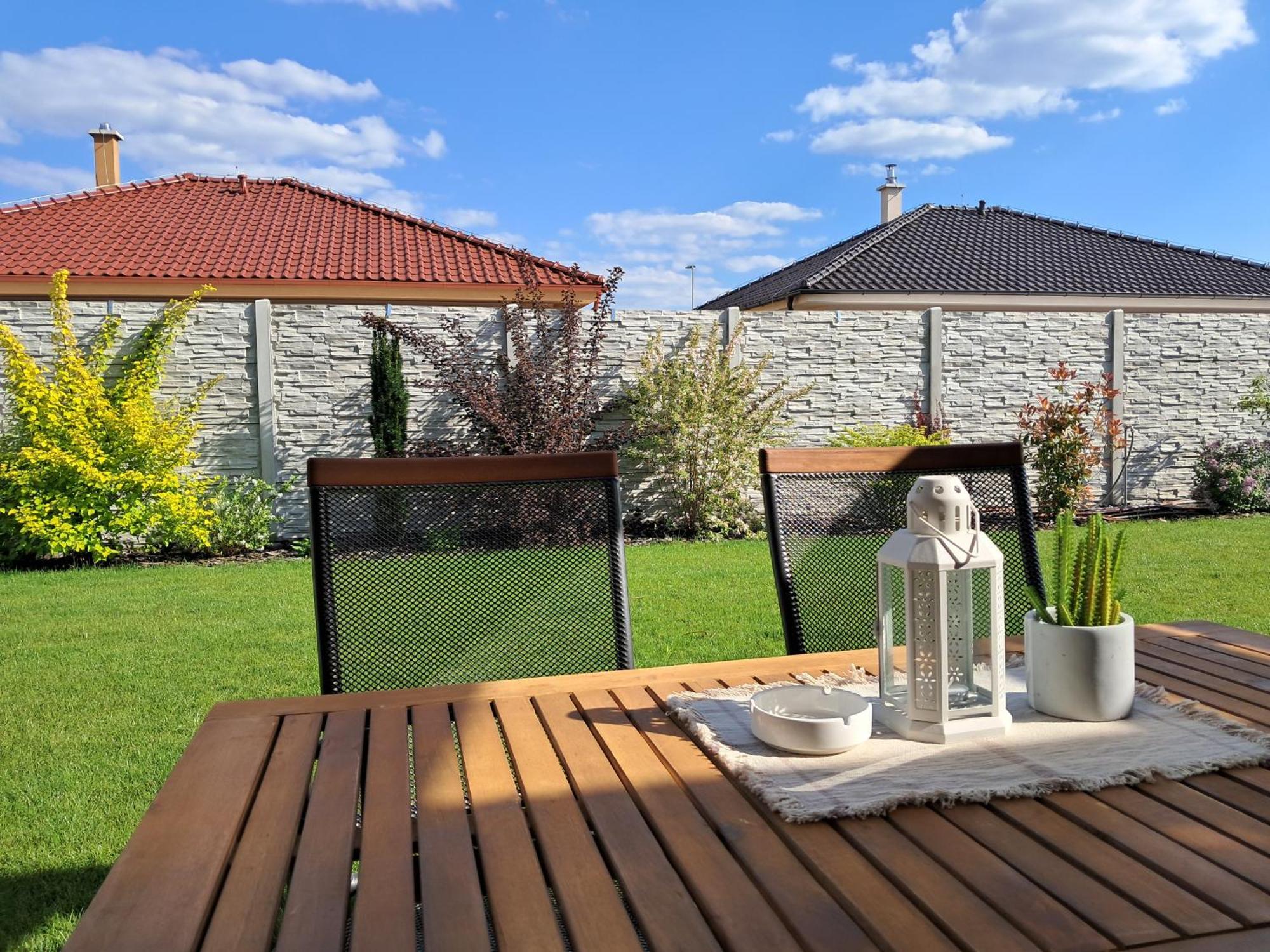 Apartmany Rubin Nesvady Exterior foto