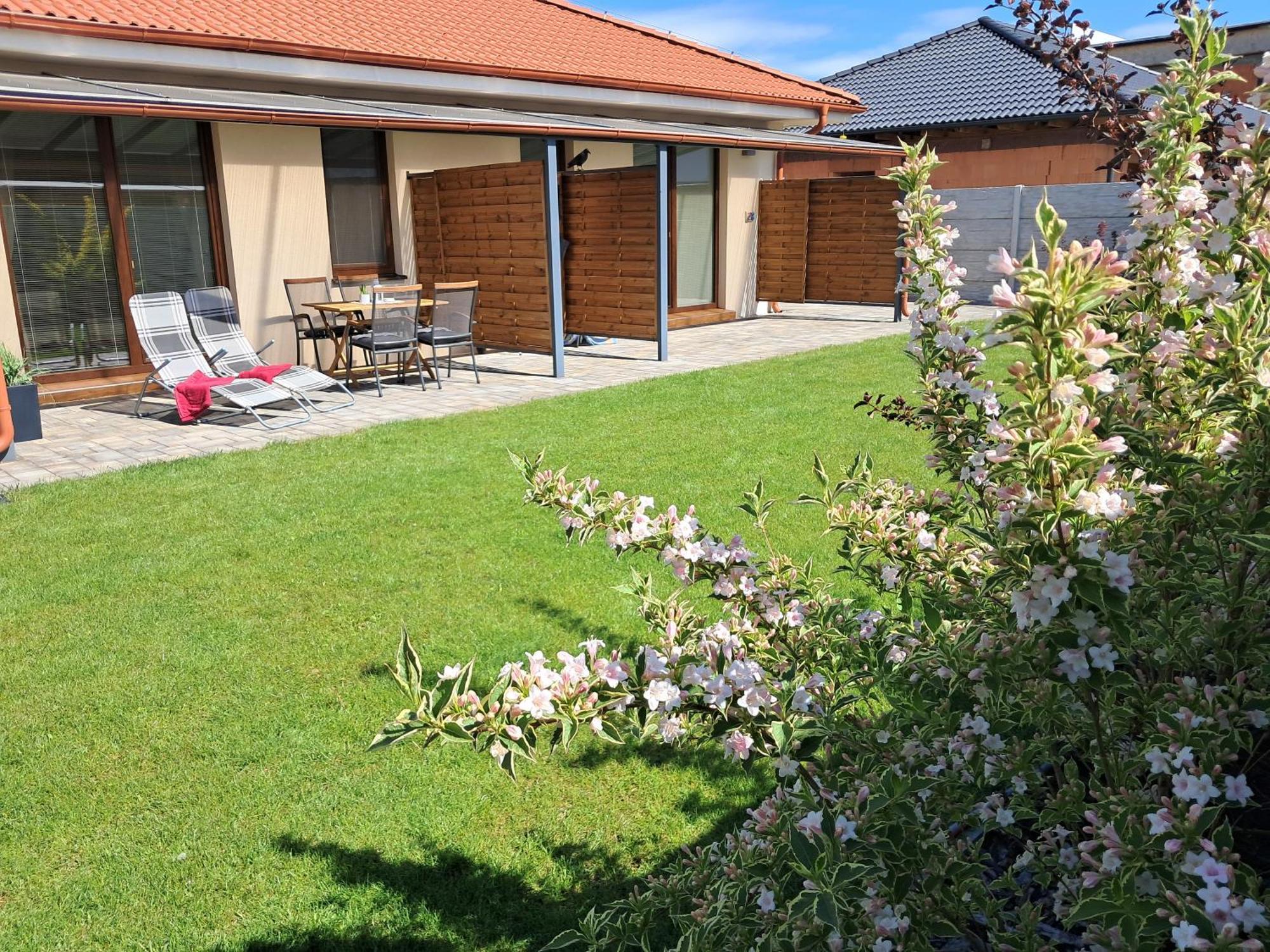 Apartmany Rubin Nesvady Exterior foto
